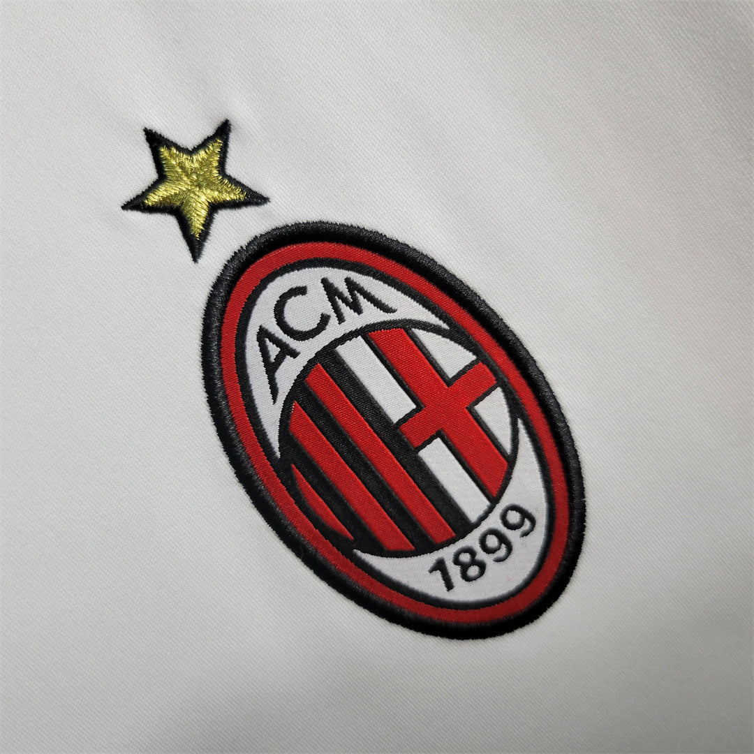 Dettaglio maglia Milan 2009/10 stemma club e dettagli rossoneri