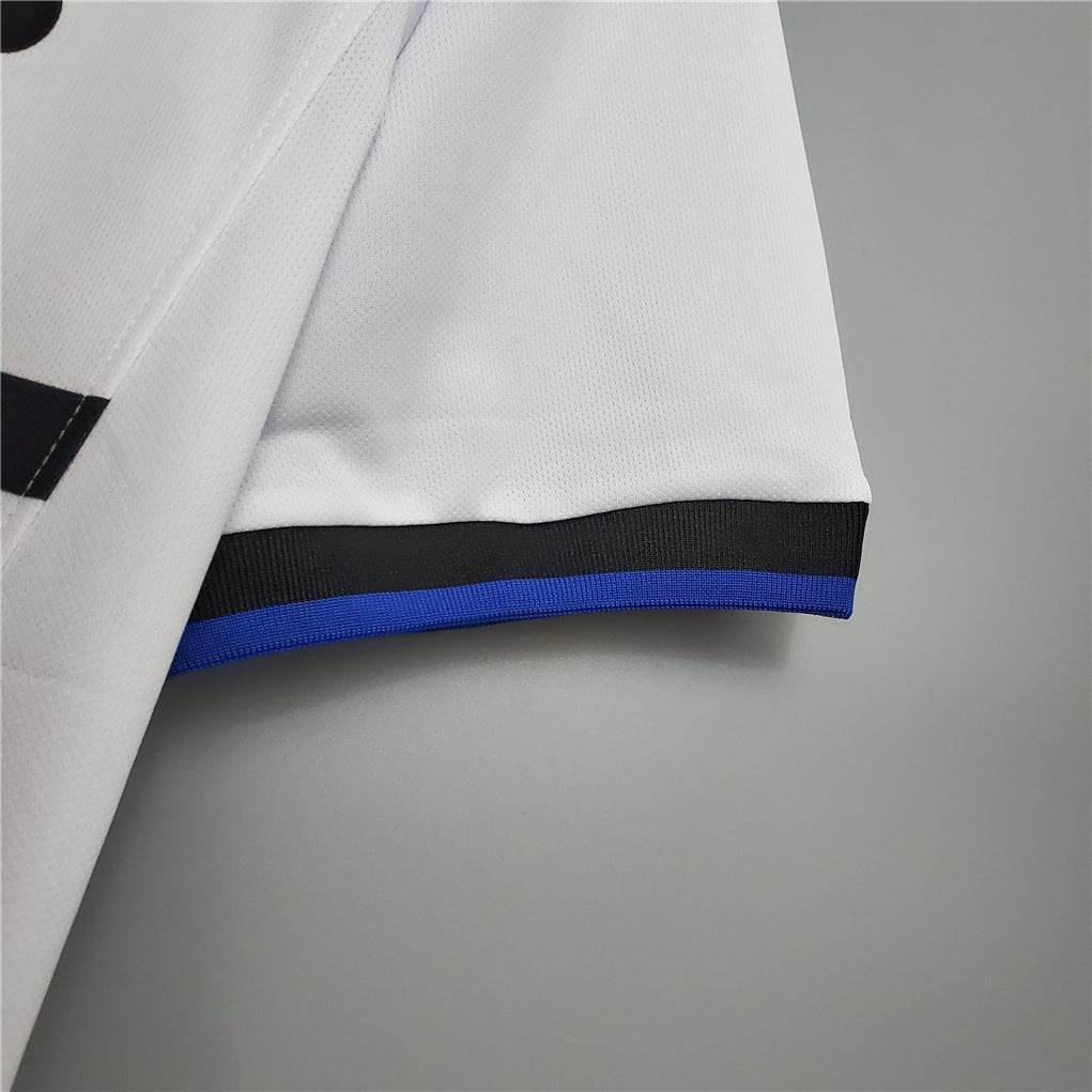 Dettaglio manica nerazzurro su maglia da trasferta bianca Inter 1998/99.
