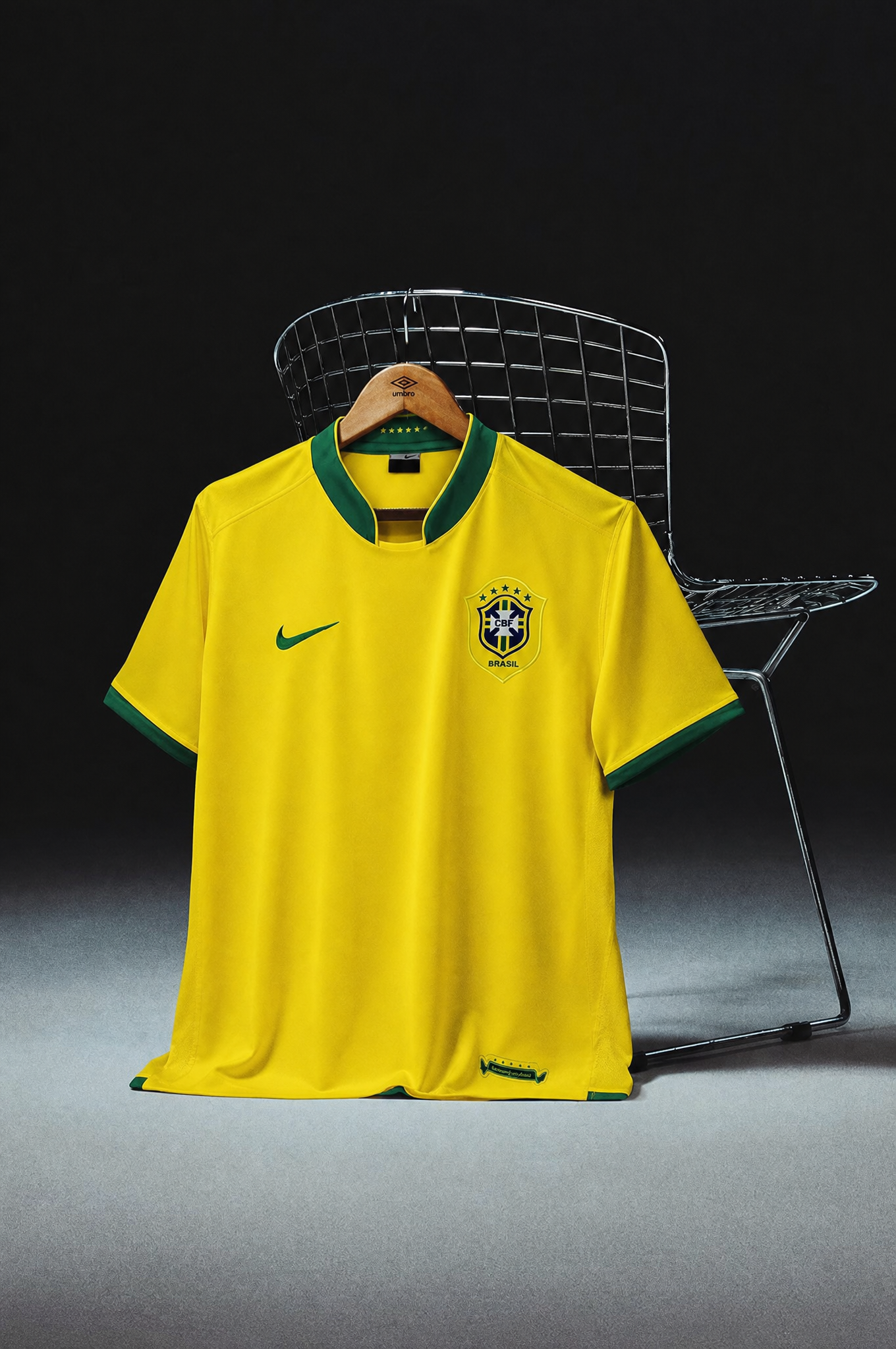 Dettaglio stemma Brasile su maglia Home 2006 gialla