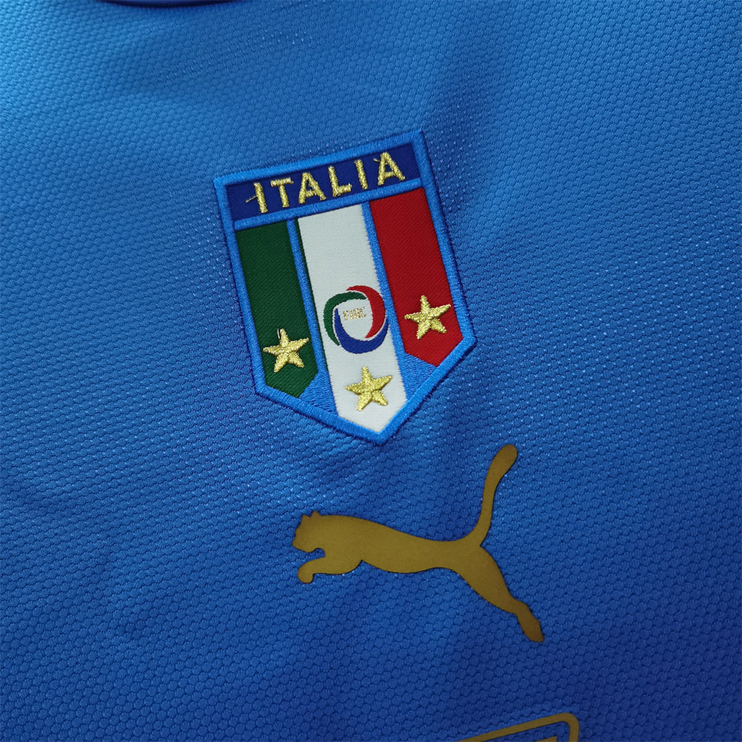Dettaglio stemma Italia FIGC su maglia 2006 home