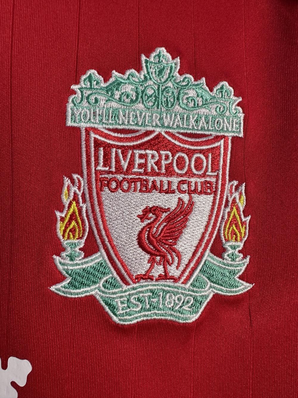 Dettaglio stemma Liverpool su maglia home 2006/07