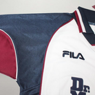 Dettaglio tessuto e logo FILA maglia West Ham 1999/00