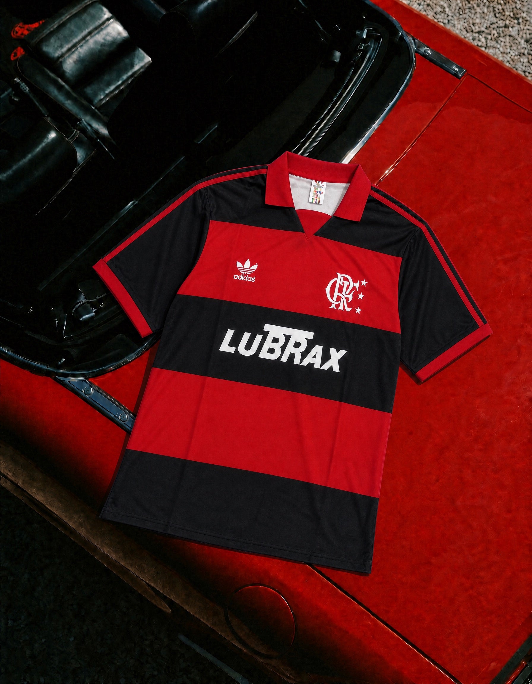 Flamengo home shirt 1990/91 con bande orizzontali rosso nere
