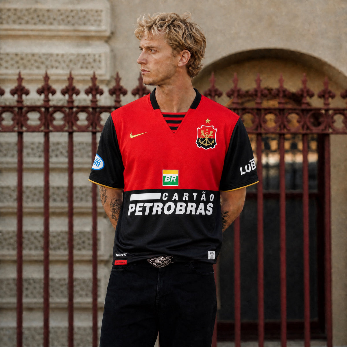 Retro jersey Flamengo 2007/08 con dettagli dorati
