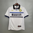 Fronte kit vintage Inter 1998/99 bianco con stemma del club e stella dorata