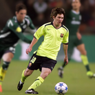 Lionel Messi Barcellona 2005/06 azione in campo con maglia away gialla