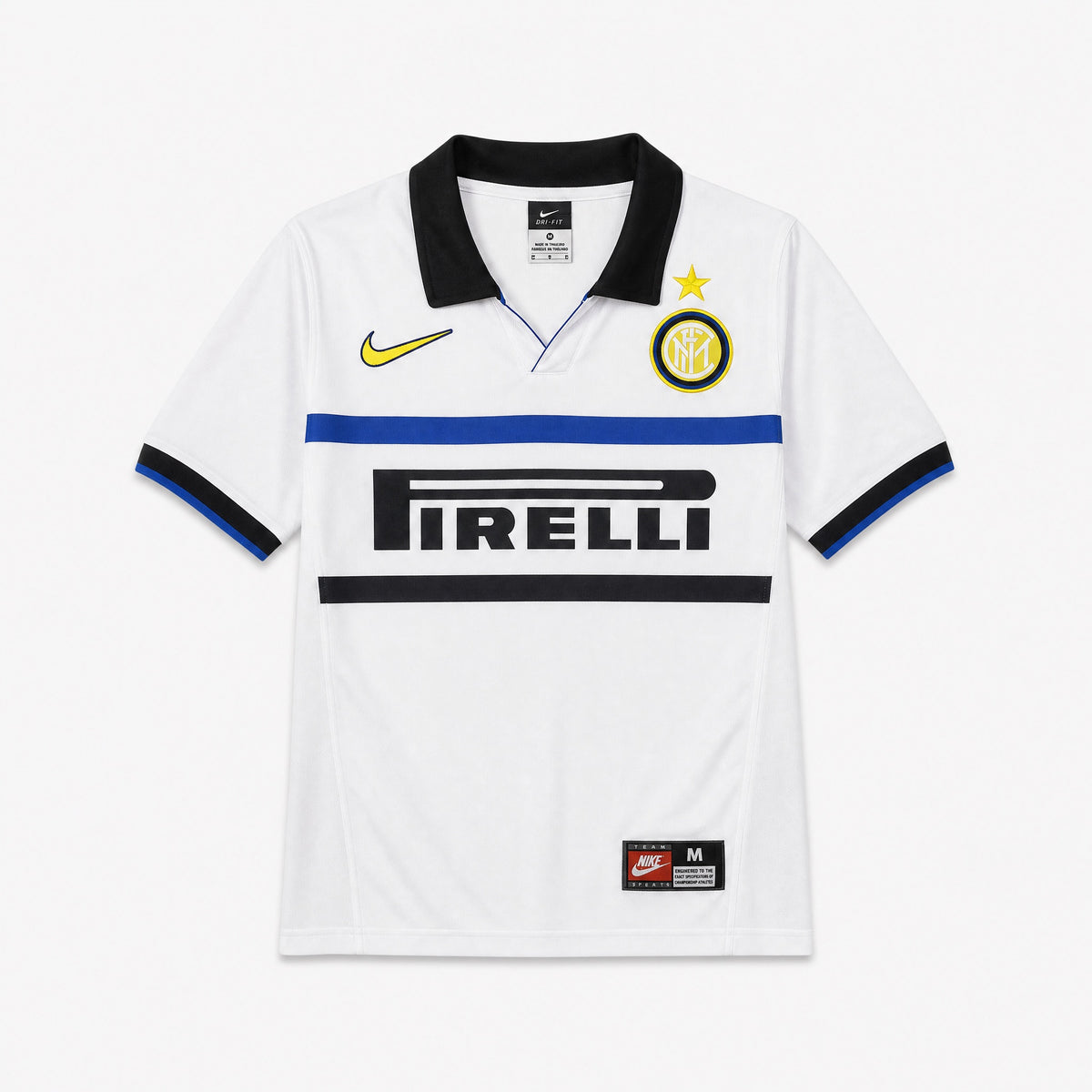 Fronte kit vintage Inter 1998/99 bianco con stemma del club e stella dorata
