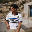Roberto Baggio in campo con la maglia away bianca dell'Inter nella stagione 1998/99.
