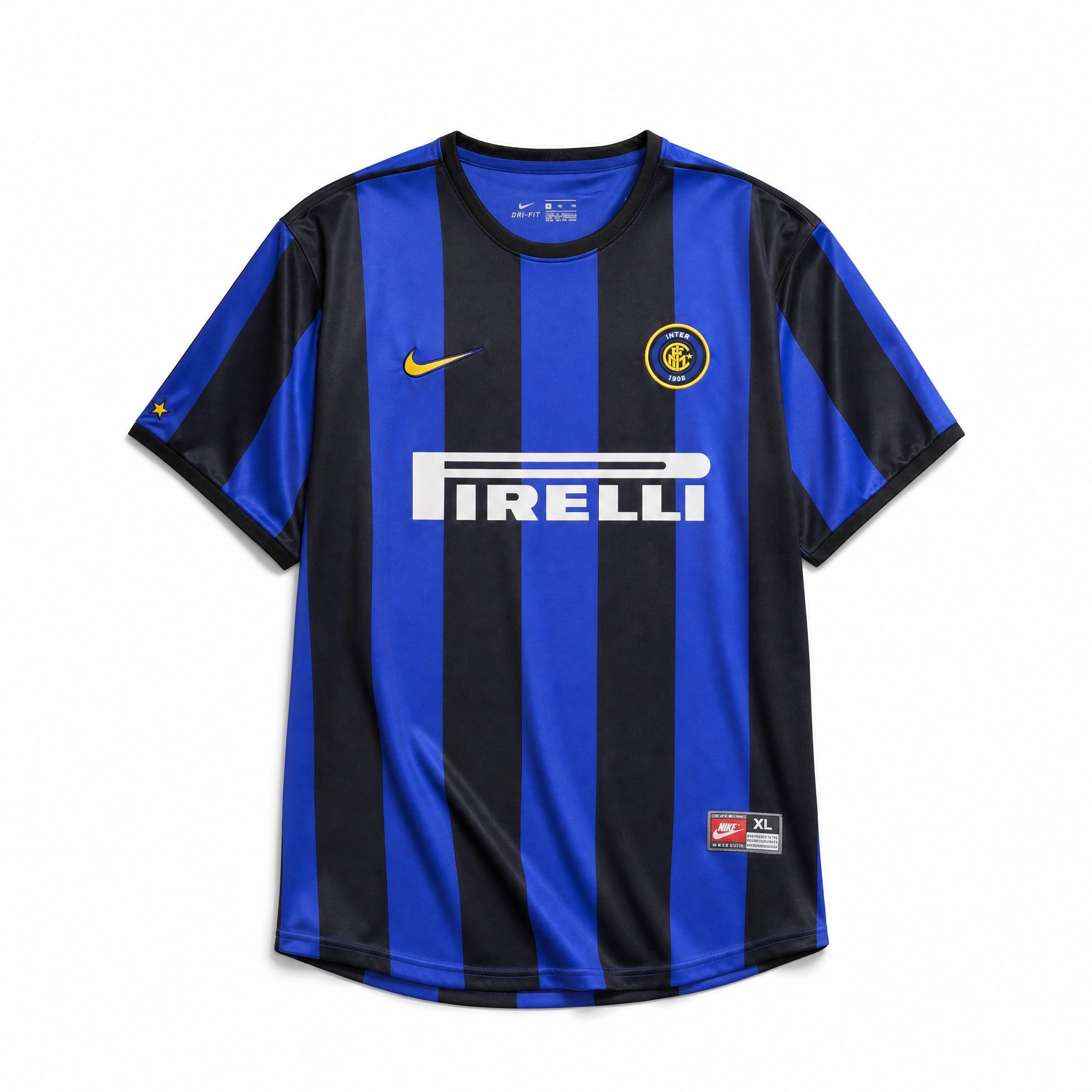 Fronte maglia home Inter 1999/00 con stemma centrale e stella dorata.
