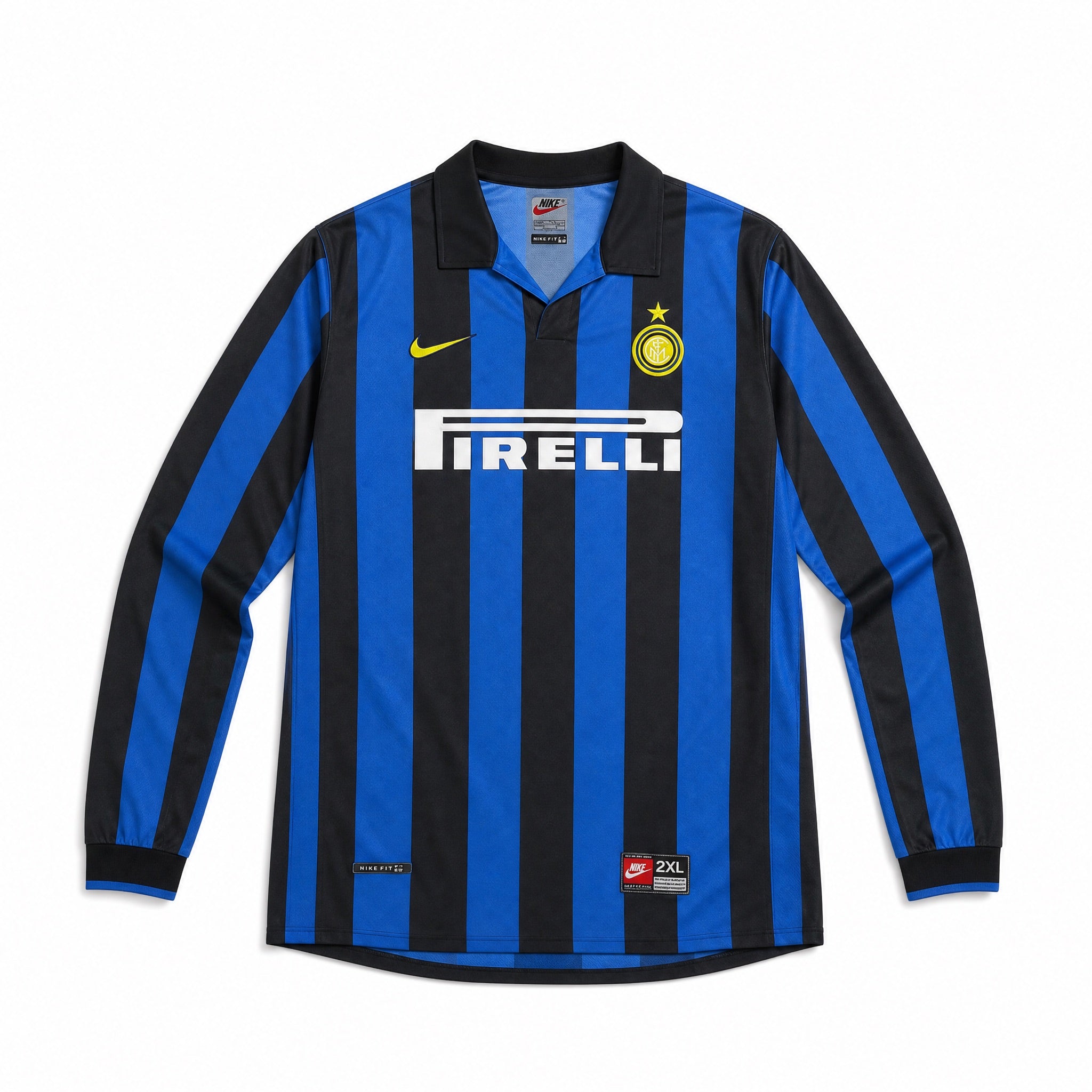 Fronte kit home Inter 1998/99 strisce nerazzurre, colletto a polo e stella dorata.
