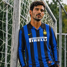 Roberto Baggio esulta con la maglia dell'Inter durante la stagione 1998/99.
