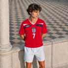Tifoso che indossa maglia Inghilterra away 2008 taglio classico