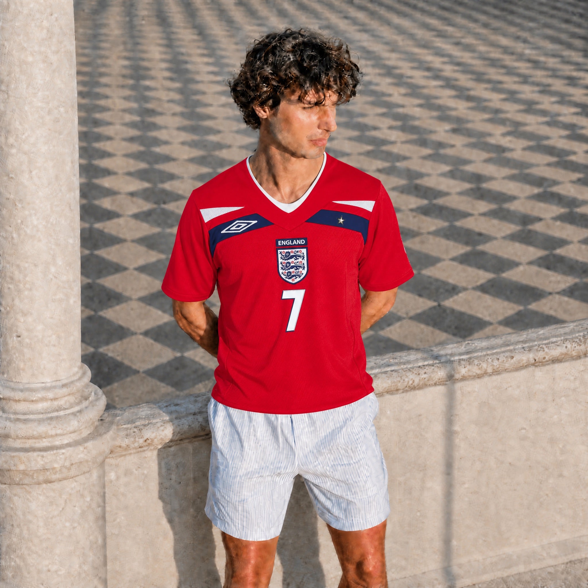 Tifoso che indossa maglia Inghilterra away 2008 taglio classico