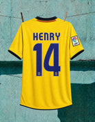 Maglia storica Barcellona 2008/09 appesa dettaglio numero 14