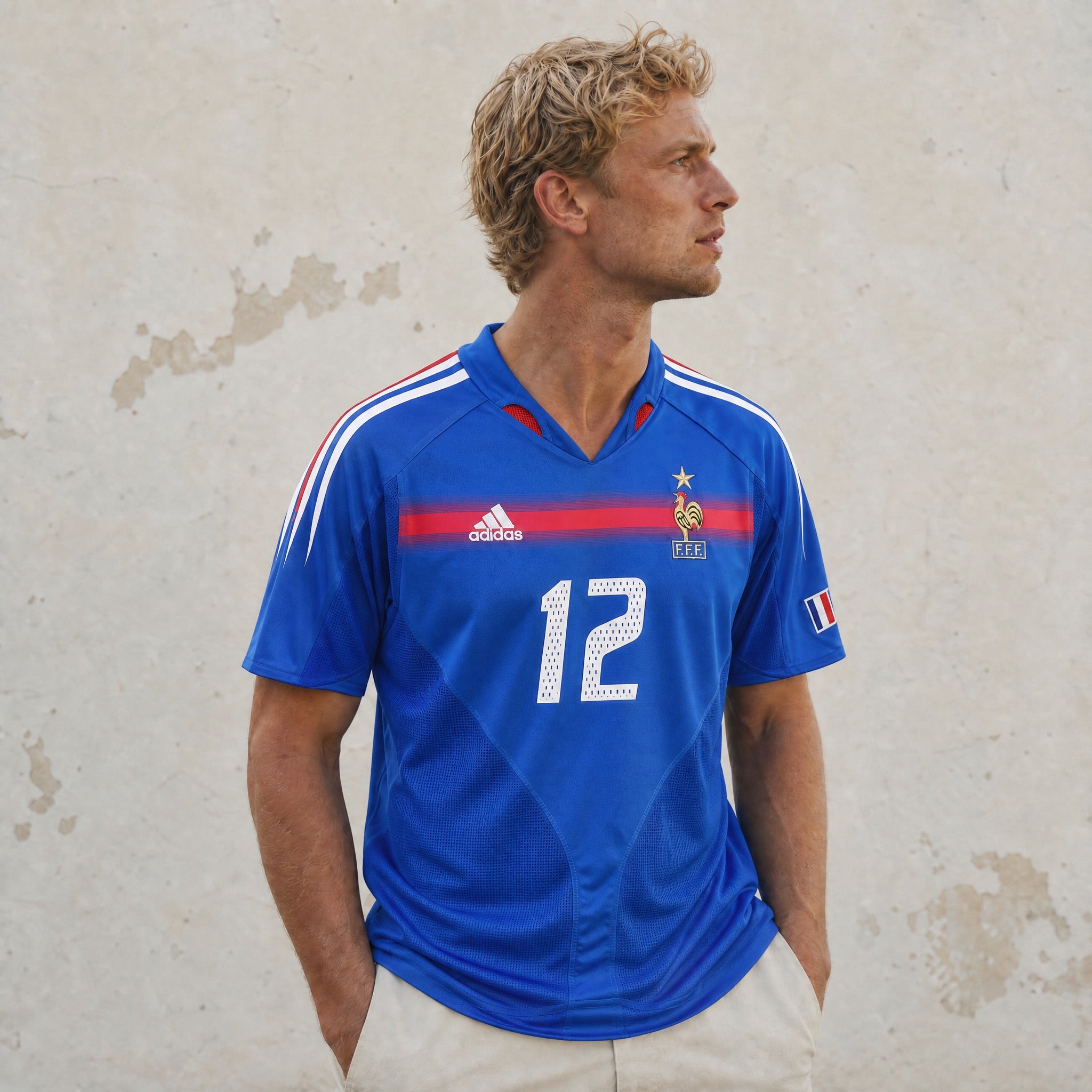 Tifoso che indossa maglia Francia home 2004 taglio classico