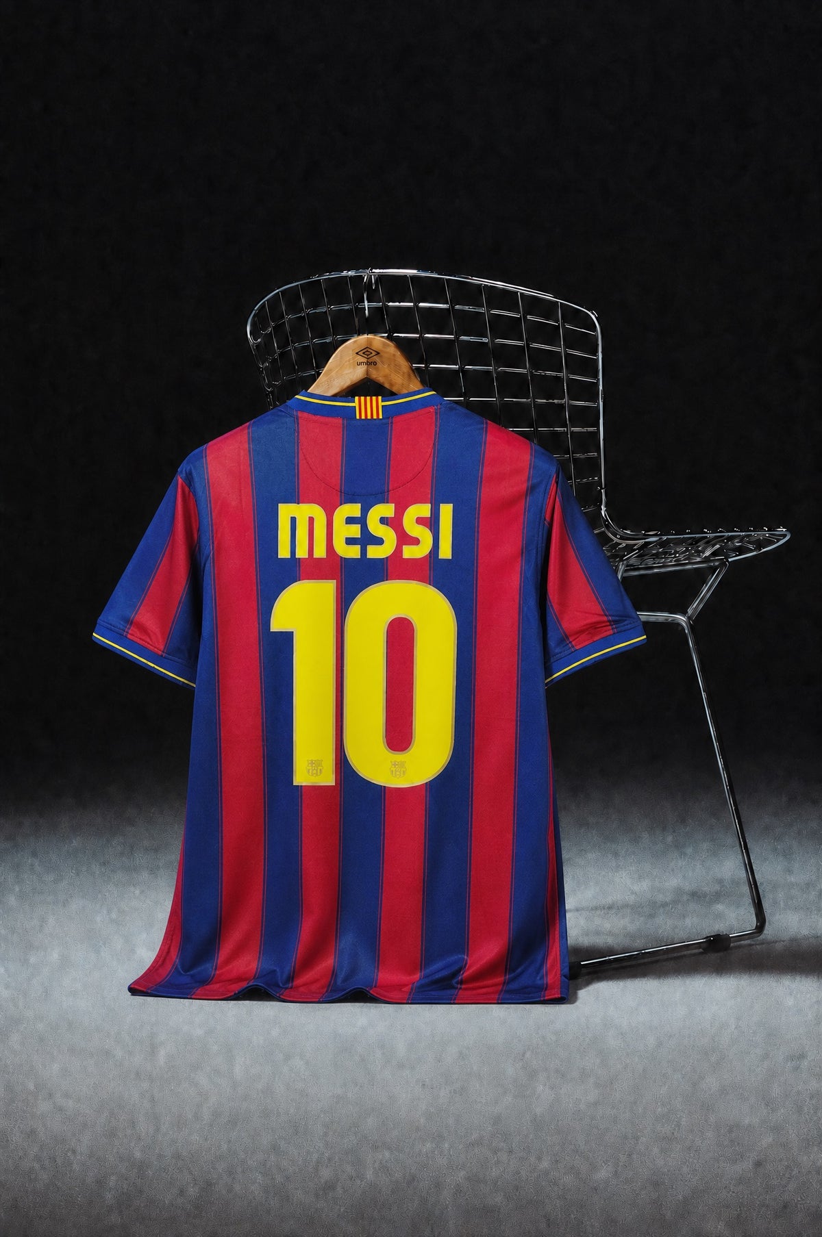 Modello indossa maglia Barcellona 2015/16 home Messi design blaugrana