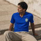 Tifoso che indossa maglia Brasile away 1957 taglio classico