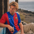 Lionel Messi Barcellona 2006/07 in azione con maglia home blaugrana
