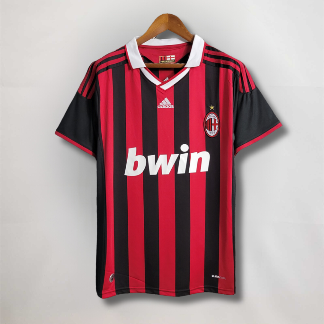 Maglia AC Milan 2009/10 home fronte strisce rosse e nere sponsor Bwin