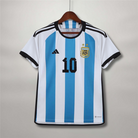 Maglia Argentina 2022 home fronte con strisce verticali bianco celesti Adidas
