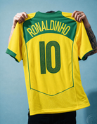 Maglia Brasile Home 2004 Ronaldinho numero 10 retro giallo con dettagli verdi
