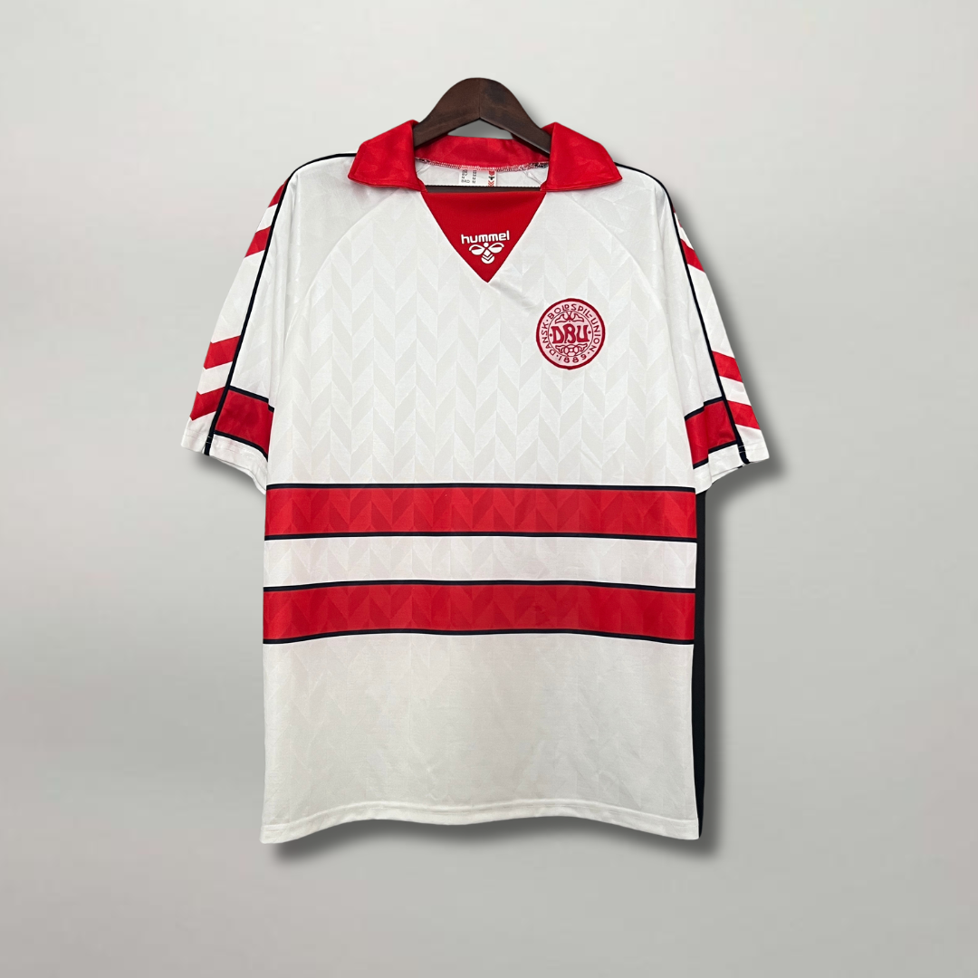 Maglia Danimarca Away 1988 bianca vista frontale con stemma DBU e logo Hummel
