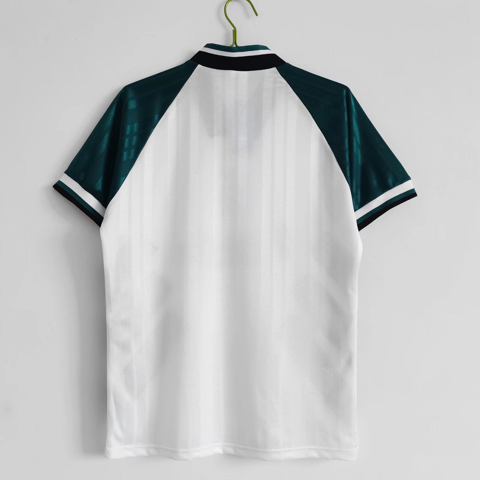 Maglia Liverpool 1993/94 retro vista posteriore design geometrico anni 90
