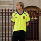 Dettaglio stemma FC Barcelona maglia away 2005/06 giallo fluo