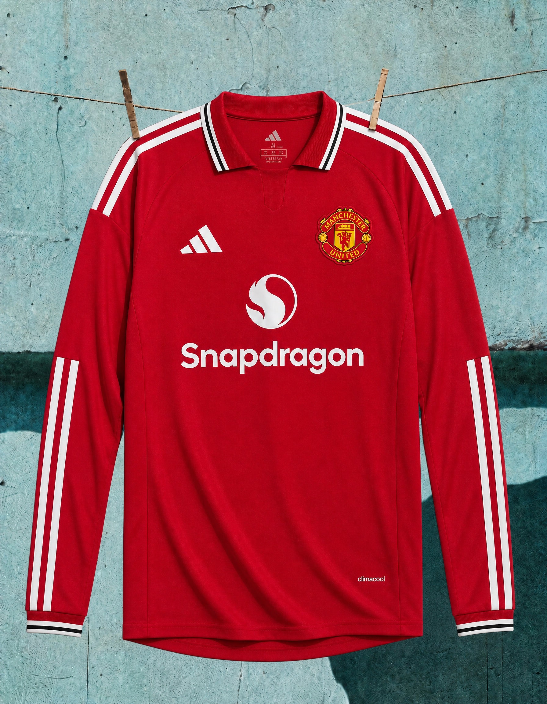Maglia home Manchester United 2026/27 manica lunga vista frontale su manichino