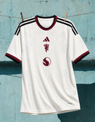 Maglia Third Man. United 2026/27 design avorio e dettagli verde scuro