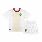 Marocco Completo Away 2026 World Cup Bambino con maglia bianca e pantaloncini bianchi vista posteriore.
