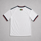 Dettaglio retro maglia away El Tri FIFA World Cup 2026 — tessuto bianco, finiture tricolori sulle spalle, numero sul dorso
