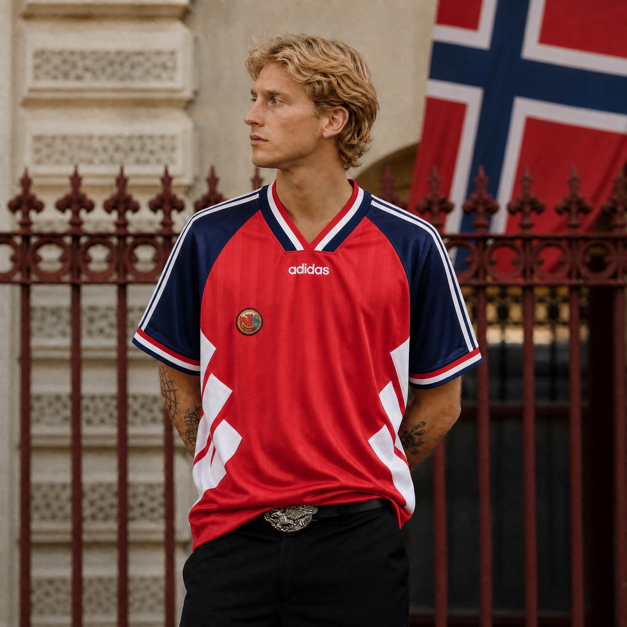 Norvegia Maglia Home 1994 World Cup esposta su manichino con vista posteriore della divisa.