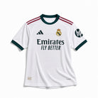 Maglia home Real Madrid 2026/27 vista frontale colore bianco su manichino