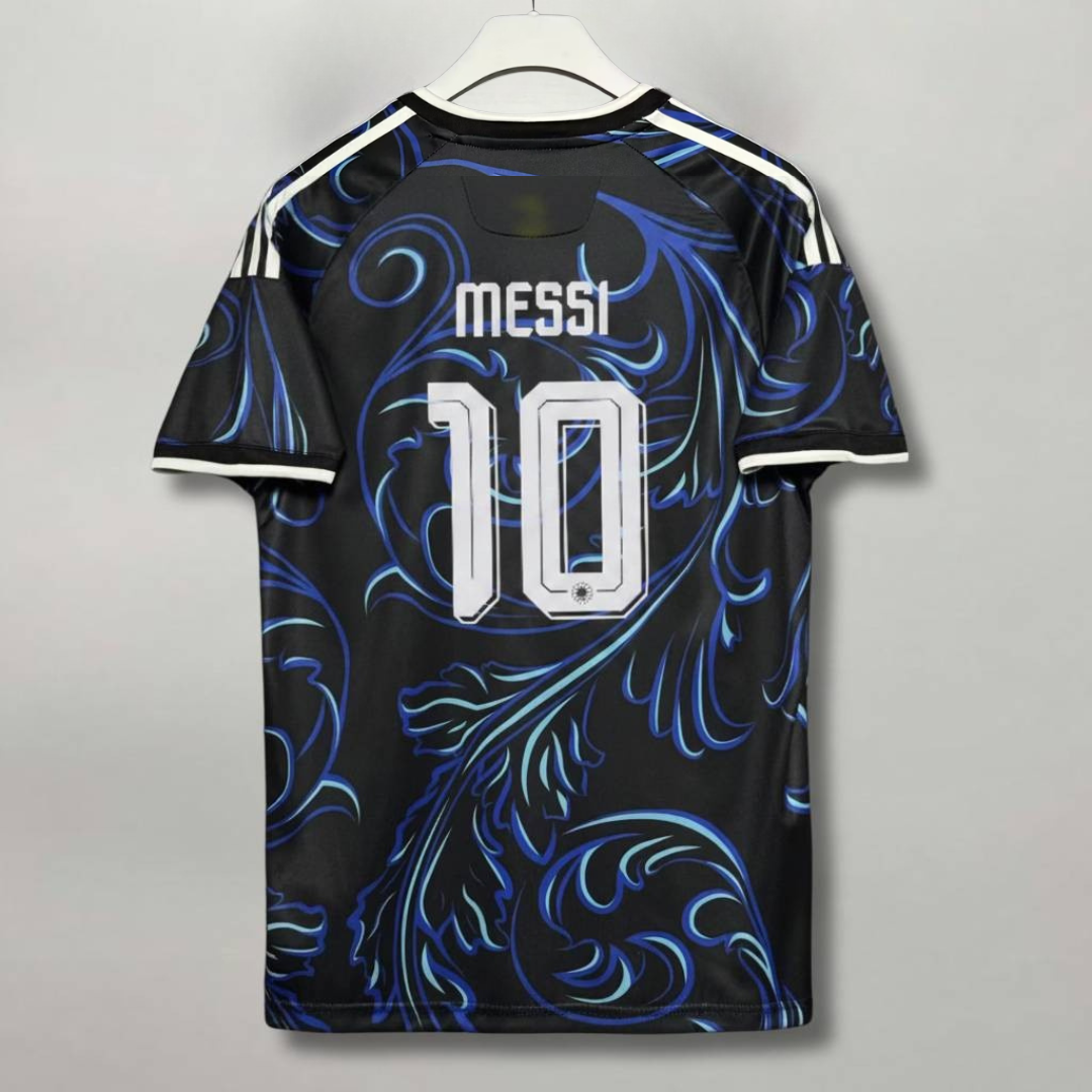 Retro della maglia blu da trasferta Argentina 2026 con nome Messi e numero 10 stampati in bianco.