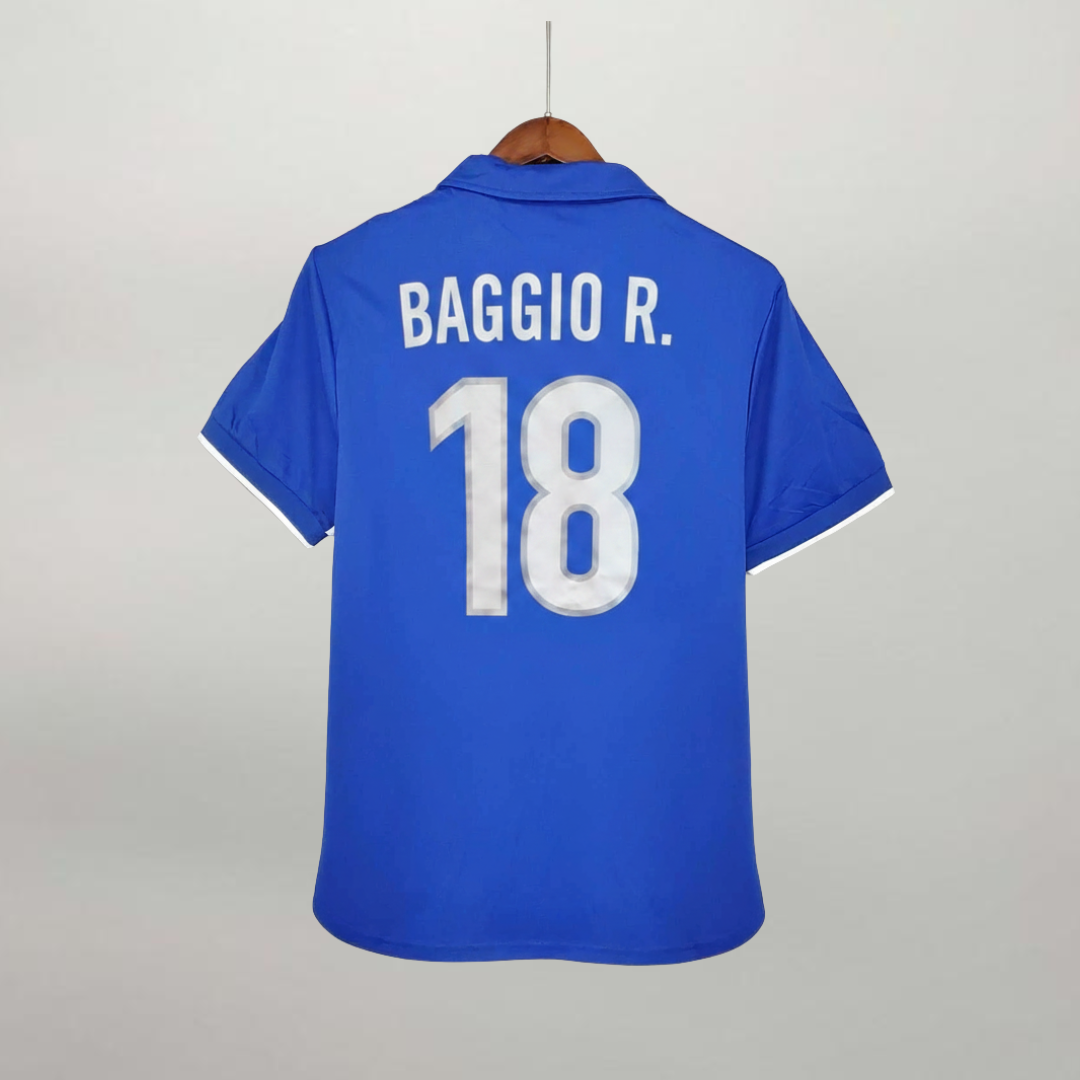 Retro maglia azzurra Italia 1998 Baggio numero 18 bianco con font ufficiale.