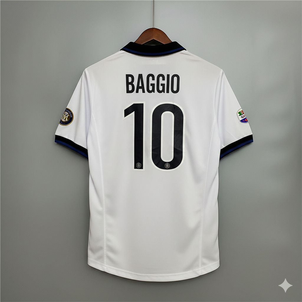 Retro maglia bianca Inter 1998/99 Baggio numero 10 in blu.