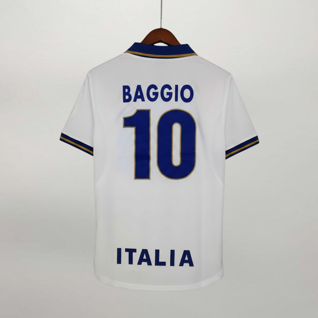 Retro maglia bianca Italia 1996 Baggio numero 18 blu con font ufficiale.