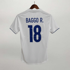 Retro maglia bianca Italia 1998 Baggio numero 18 con font blu originale.