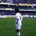 Roberto Baggio in campo con la maglia away bianca dell'Inter nella stagione 1998/99.