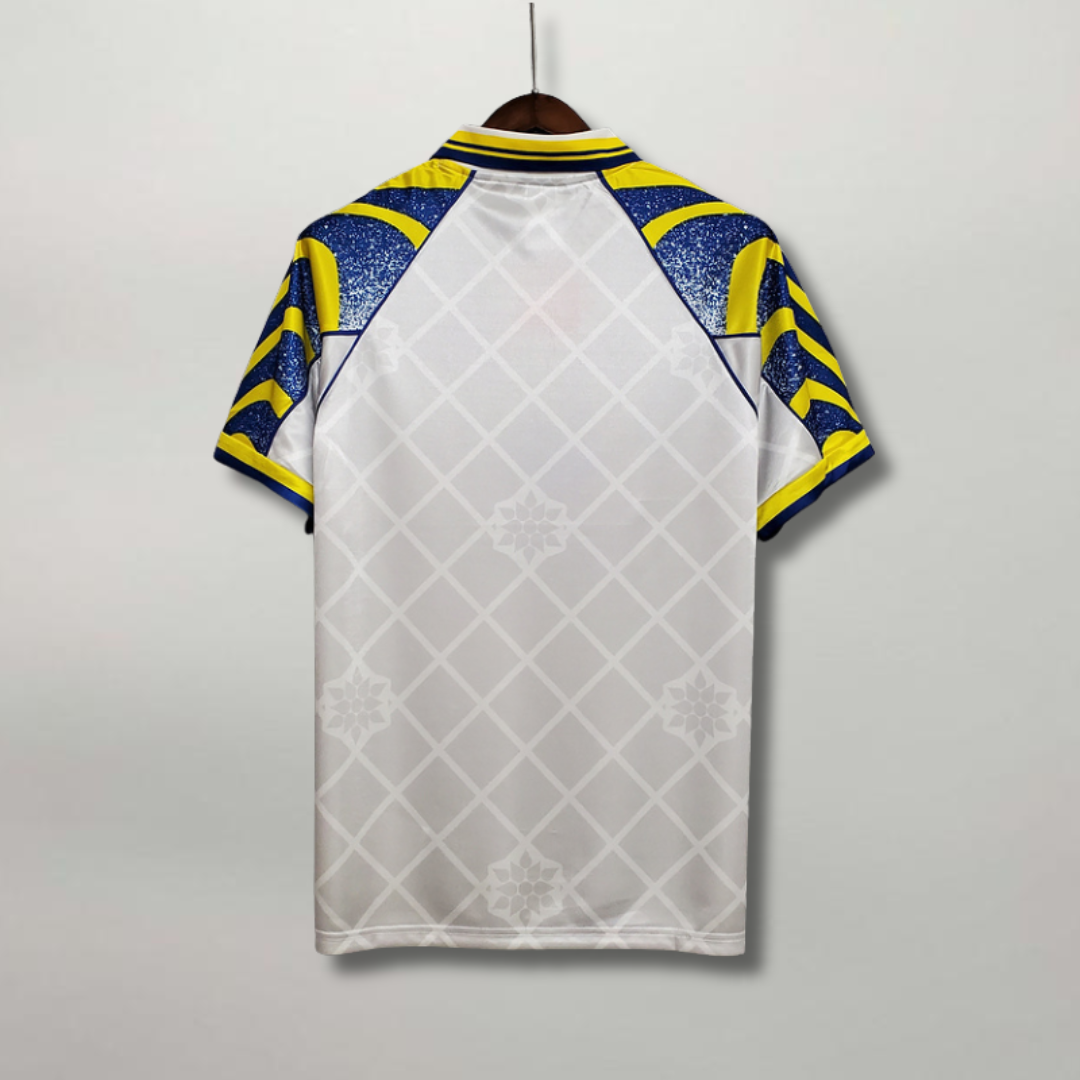 Vista dietro maglia Parma 1995/96 away con pattern geometrico anni 90