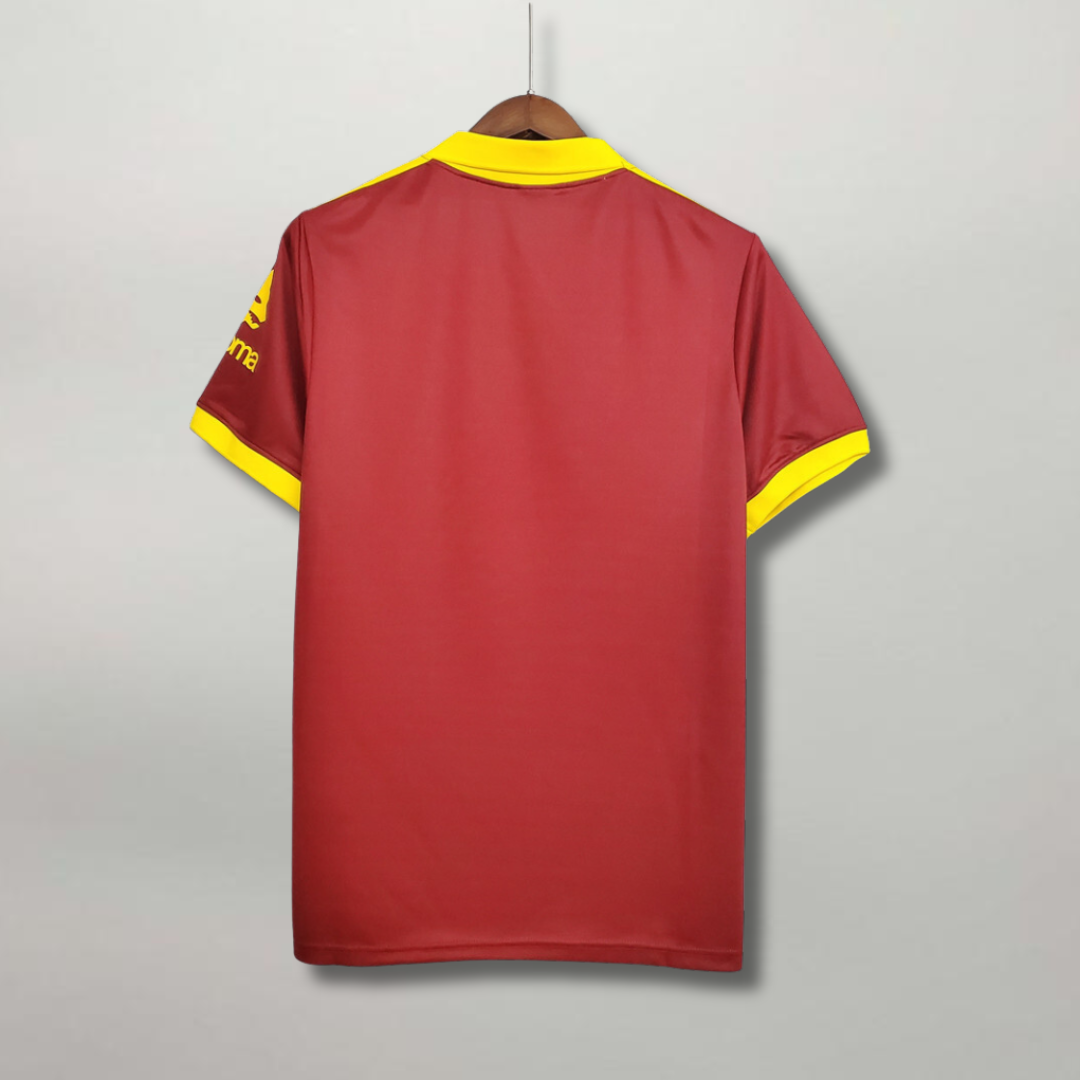 Vista frontale maglia AS Roma 1991/92 home con logo Adidas e stemma giallorosso