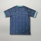 Vista posteriore della maglia da trasferta tedesca 2026 con motivo grafico geometrico all-over