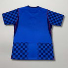 Vista posteriore della seconda divisa croata 2026 blu con trame geometriche all-over e tessuto traspirante
