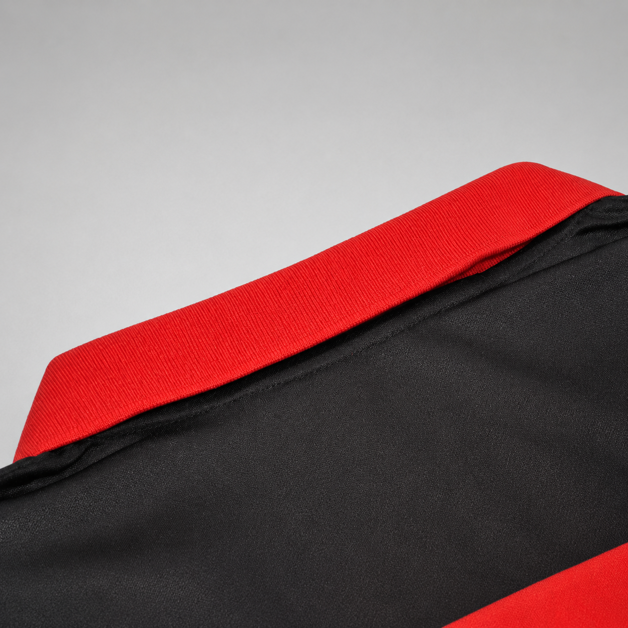 Flamengo home shirt 1982/83 con bande orizzontali rosso nere