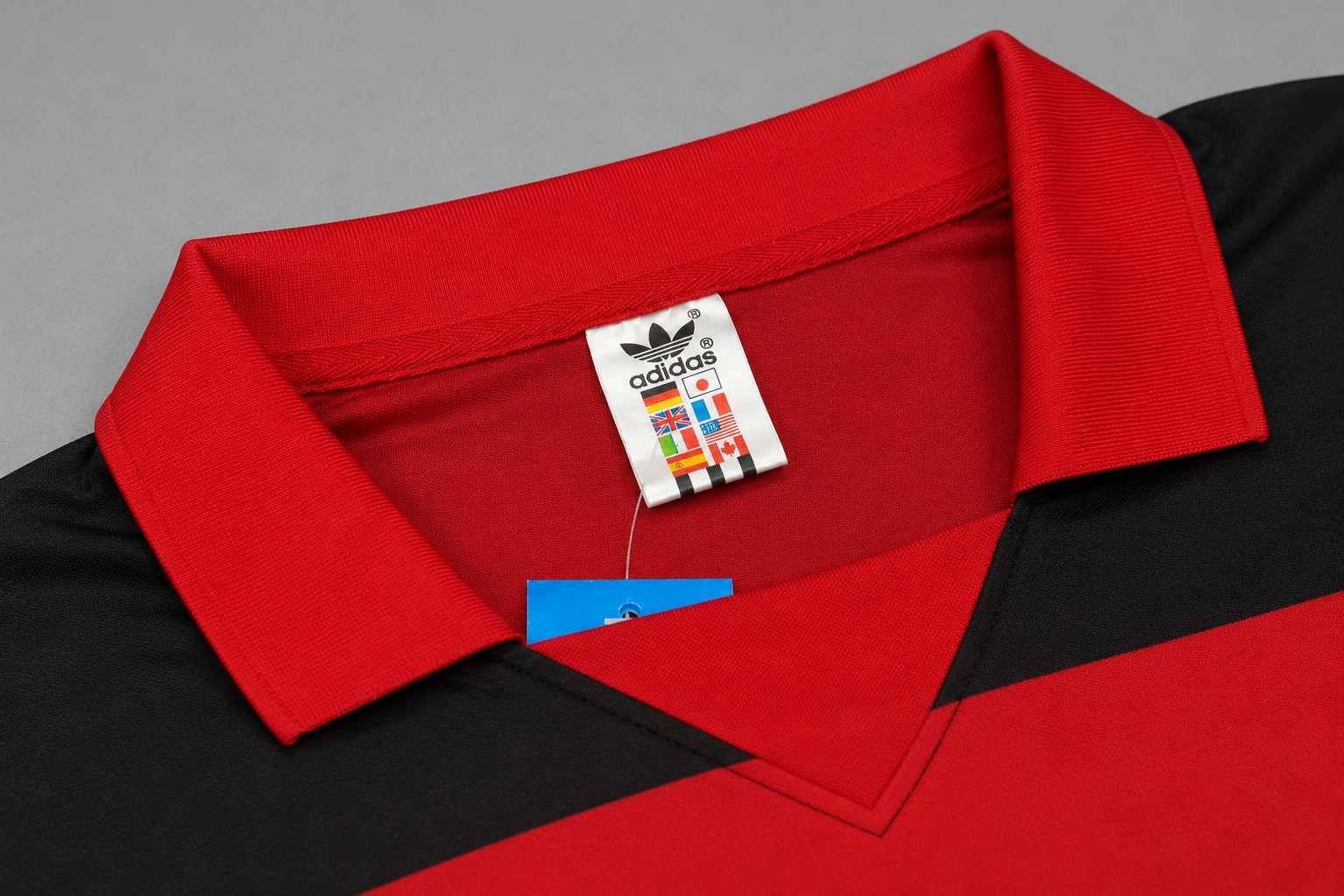 Flamengo home shirt 1982/83 con bande orizzontali rosso nere