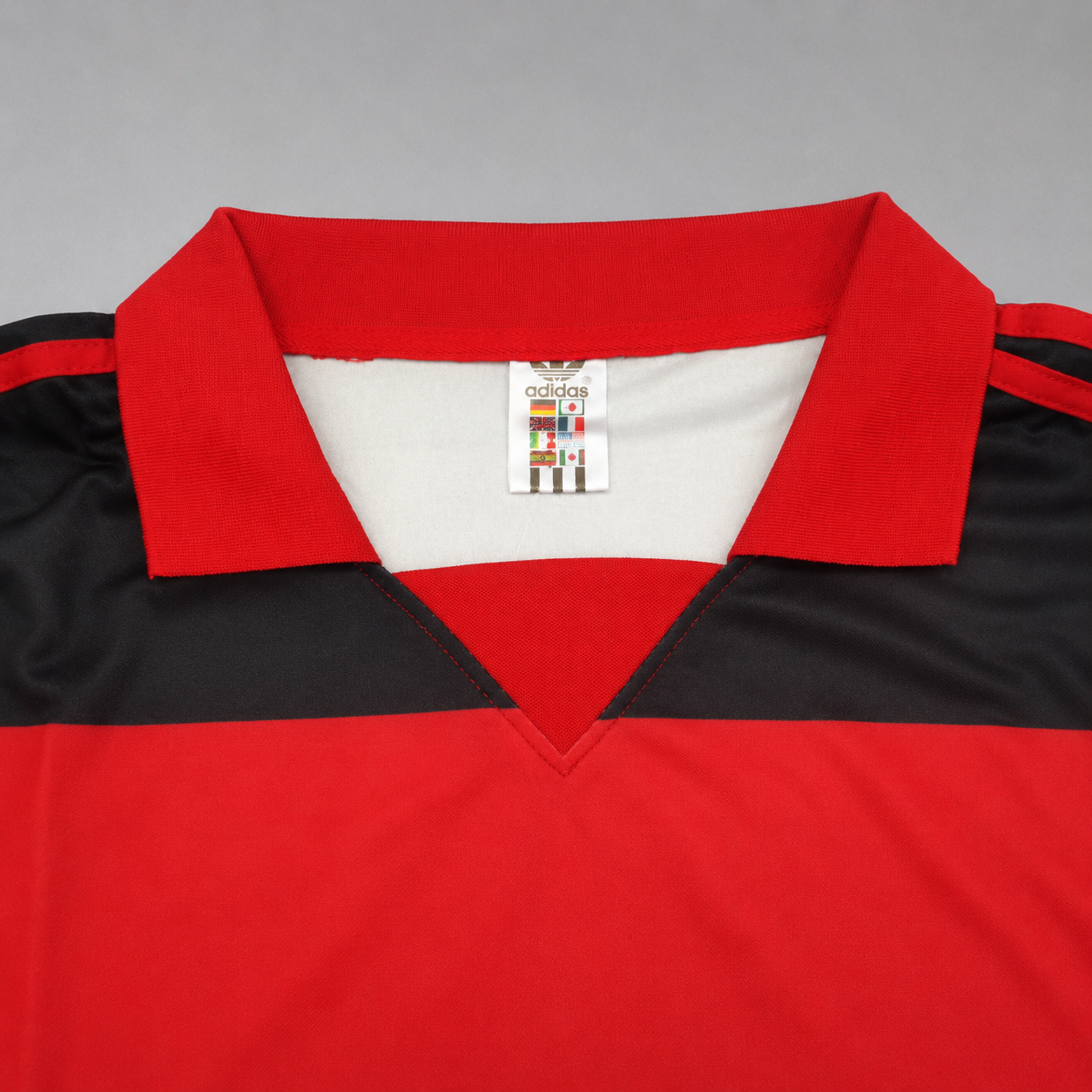 Dettaglio colletto rosso Flamengo jersey vintage 1990/91