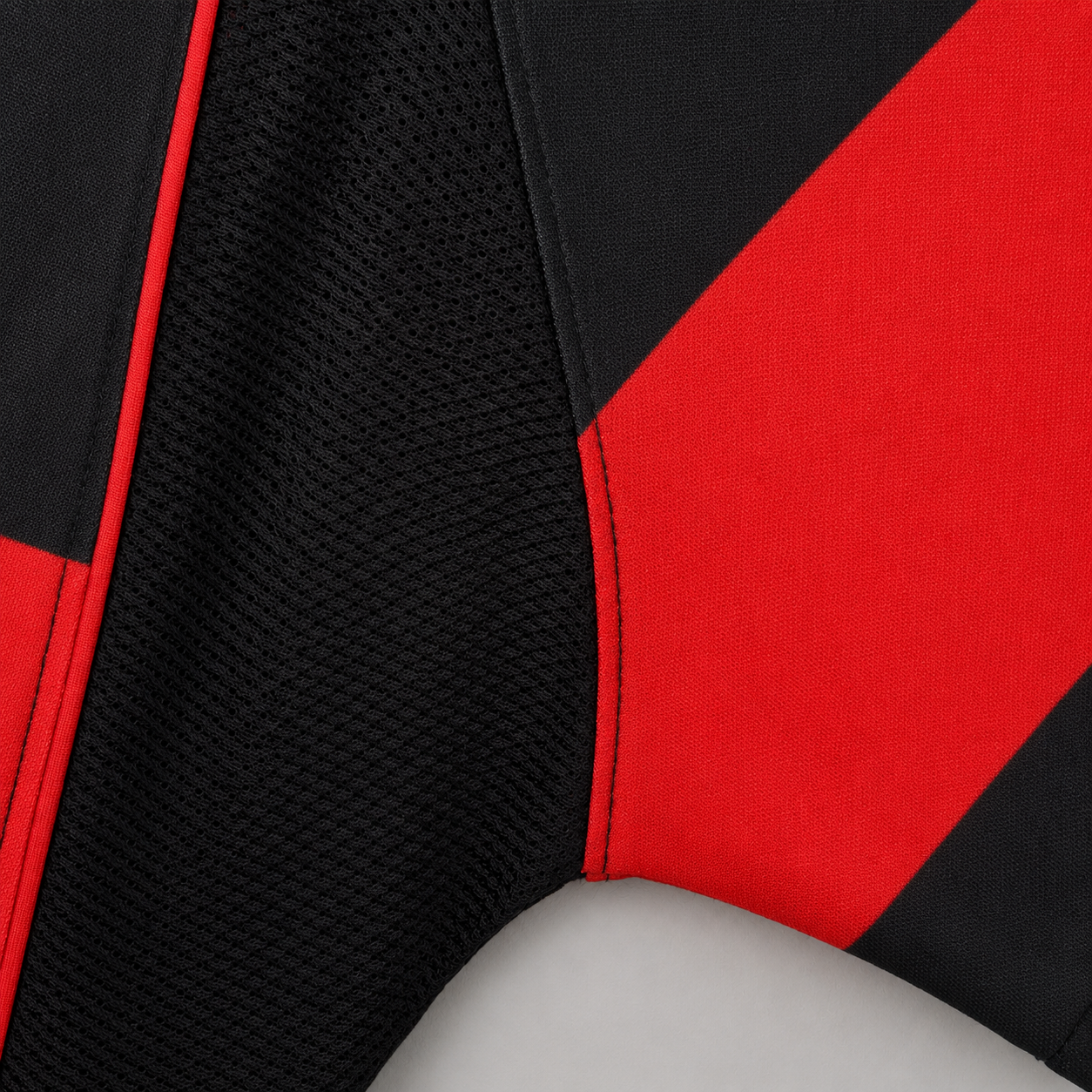 Flamengo home shirt 2003/04 con bande orizzontali rosso nere