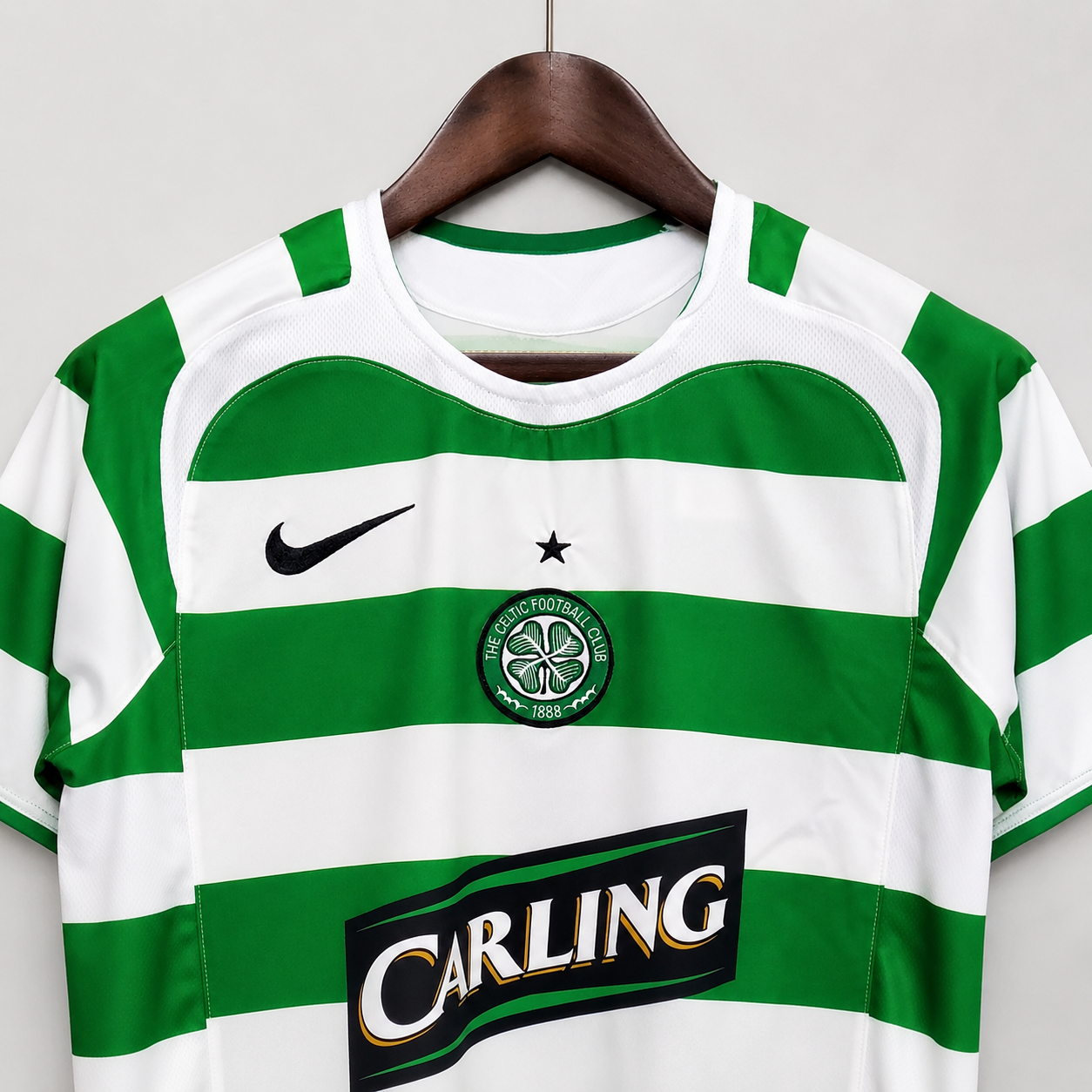 Frontale Celtics jersey home 2005/06 con strisce orizzontali