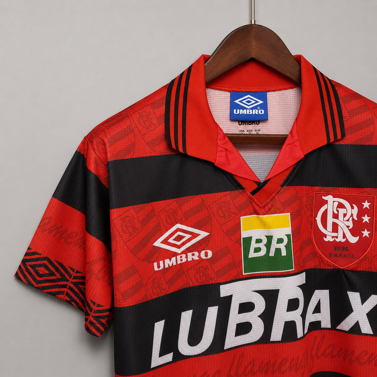 Dettaglio frontale Flamengo jersey home 1995/96 con colletto classico